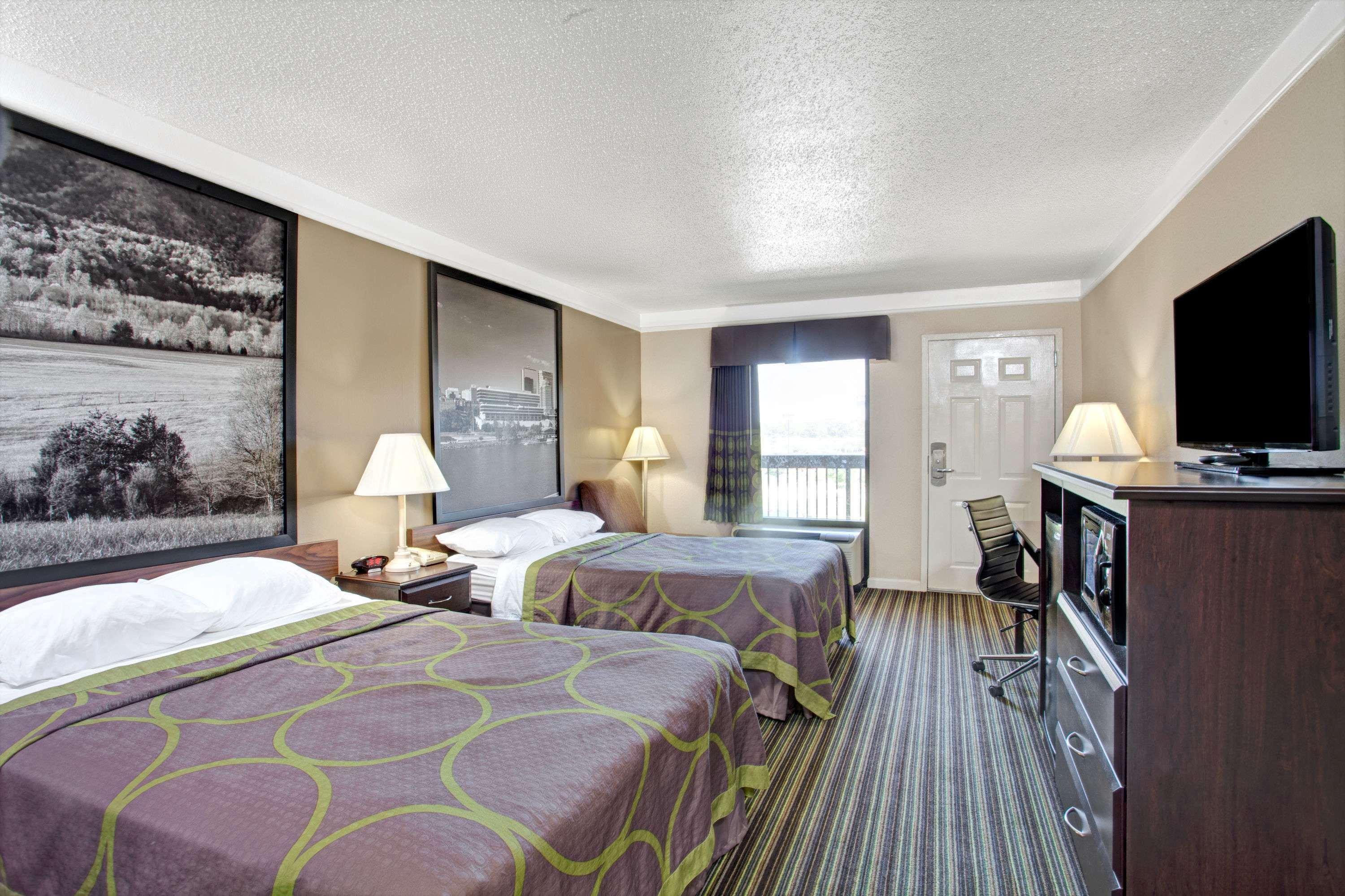 Super 8 By Wyndham Knoxville East Exterior photo