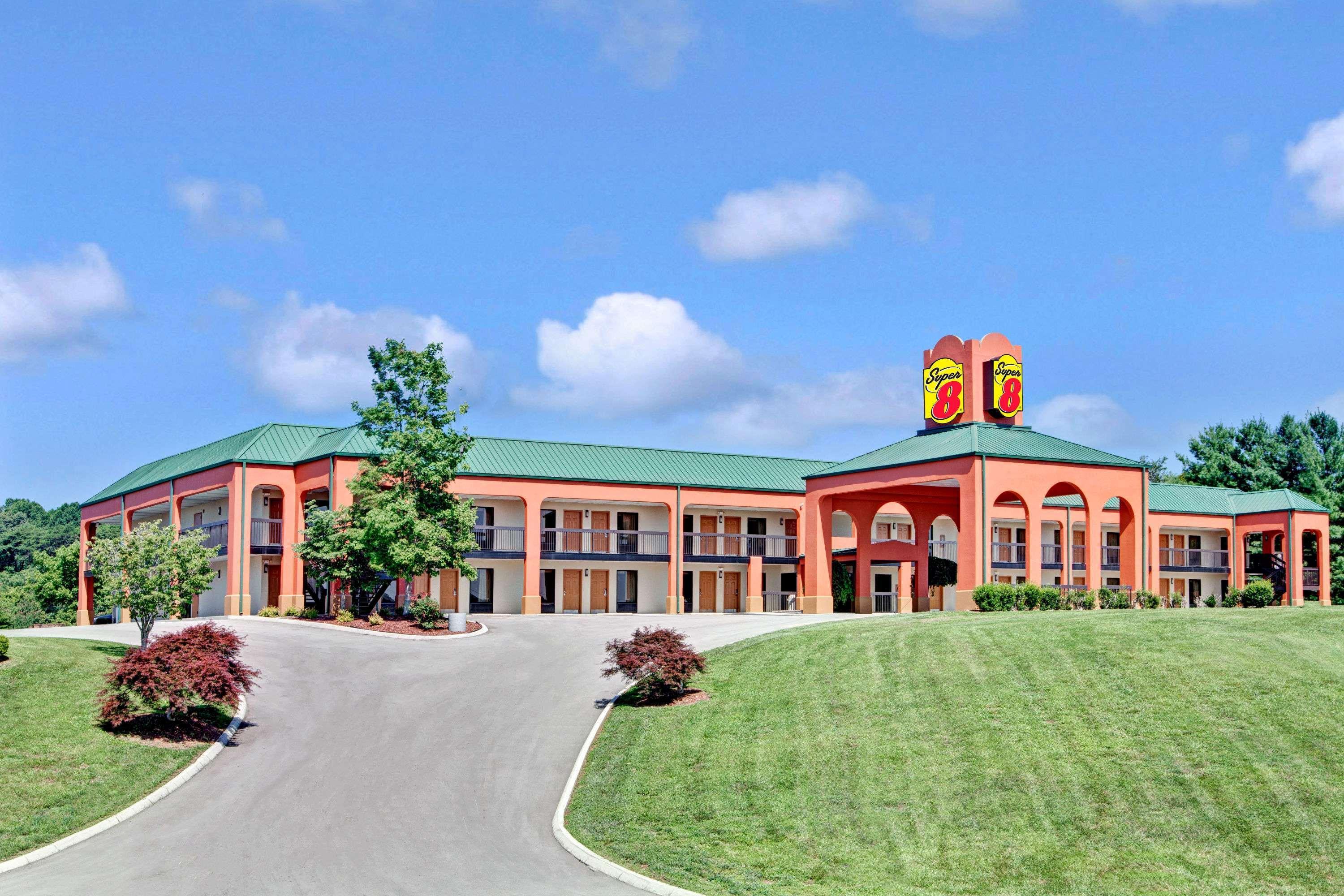 Super 8 By Wyndham Knoxville East Exterior photo